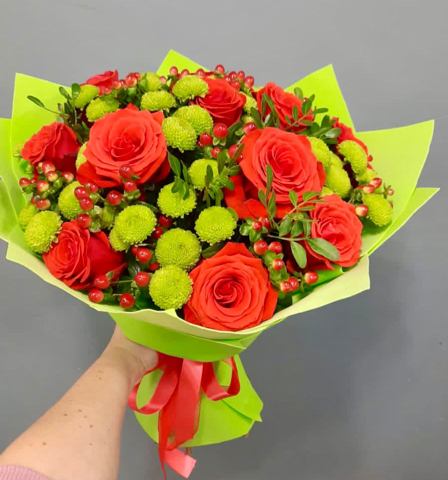 Букет цветов из: Хризантемы и Розы в Ерзовке