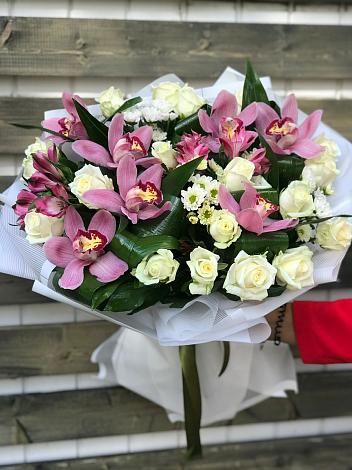 Букет цветов из: Розы и Хризантемы в Ерзовке