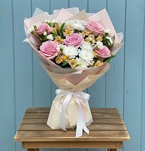 Букет цветов из:  Гвоздики, Орхидеи и Розы в Ерзовке