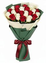Букет Микс из красных и белых роз в Ерзовке