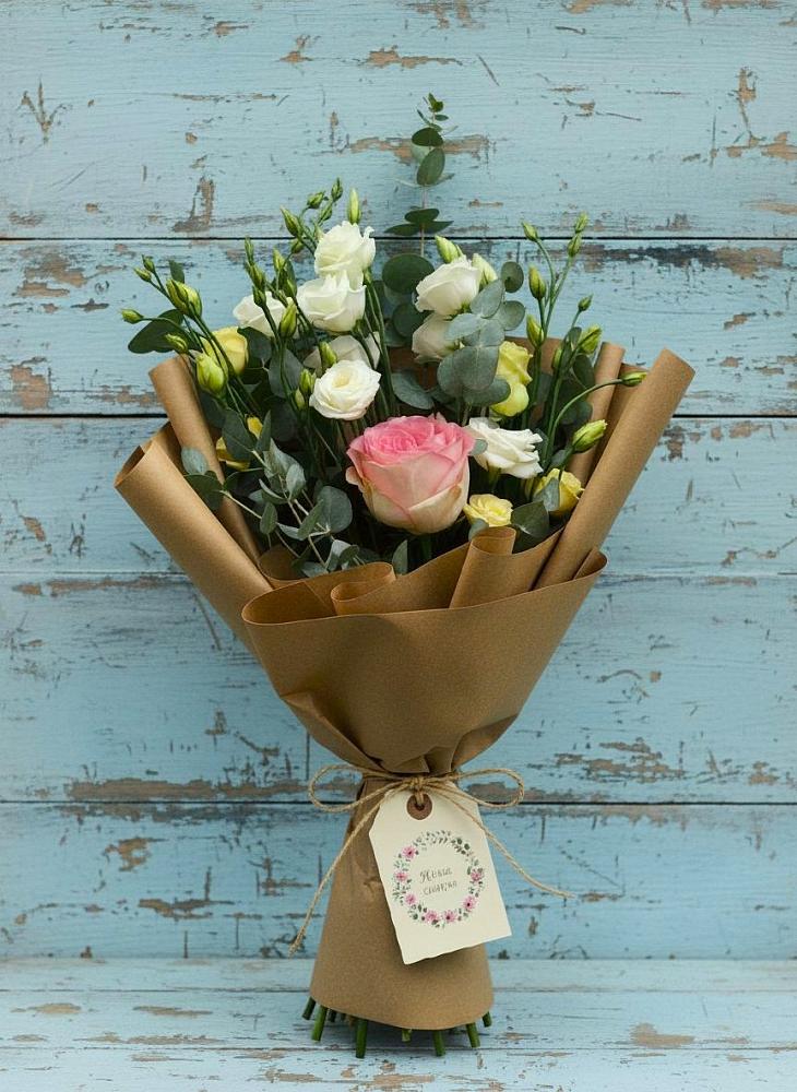 Букет цветов из: Розы и Лизиантусы в Ерзовке