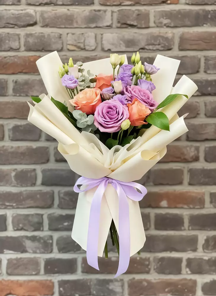 Букет цветов из: Лизиантусы и Розы в Ерзовке