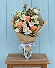 Букет цветов из:  Альстромерии, Лизиантусы, Розы и Хризантемы в Ерзовке