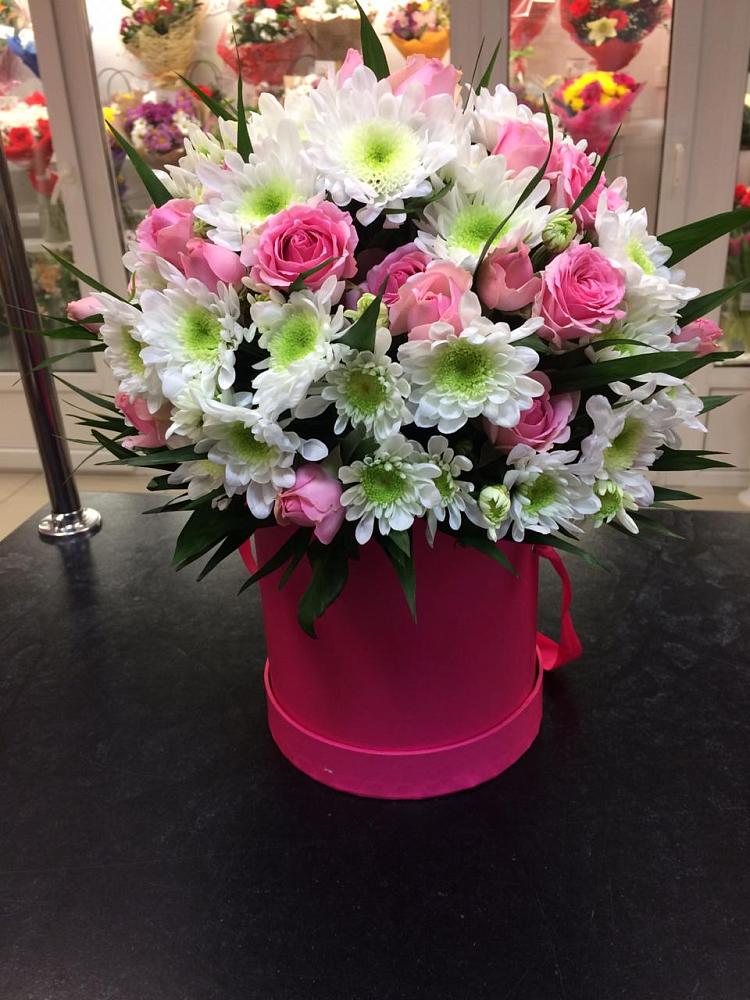 Цветочная композиция из Розы и Хризантемы в шляпной коробке в Ерзовке