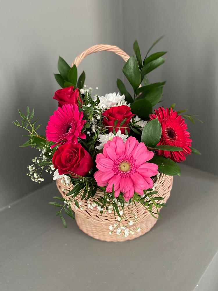 Цветочная композиция из Розы, Хризантемы и Герберы в корзине в Ерзовке