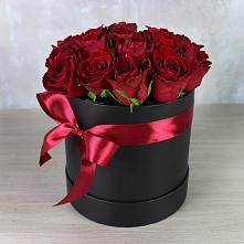 Цветочная композиция из Розы в шляпной коробке в Ерзовке