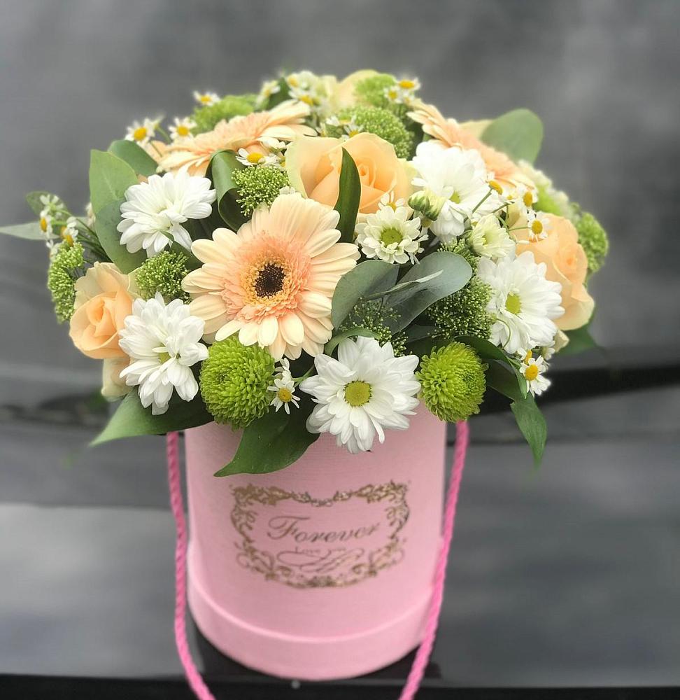 Цветочная композиция из Розы, Герберы и Хризантемы в шляпной коробке в Ерзовке