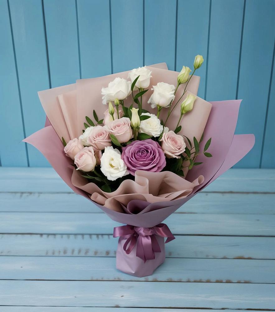 Букет цветов из: Розы и Лизиантусы в Ерзовке